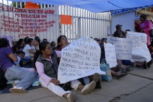 Los mentores amenazan con agudizar sus acciones de presión.