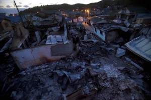El olor a humo y pólvora permanece en la provincia de Yeonpyeong.