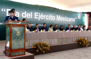 Asiste a la conmemoración del instituto armado, en la VIII Región Militar