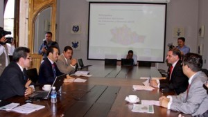 Entrega INEGI a Gabino Cué resultados oficiales del censo 2010