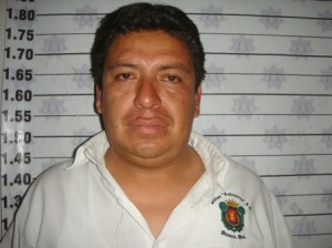 Insultó a dama y causó daños