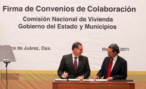 Firman convenio titular de CONAVI y gobernador del estado