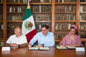 La firma se realizó en la Biblioteca Francisco de Burgoa