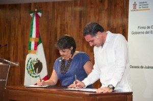 Gobernador Gabino Cué-Director General del IPN, Yoloxóchitl Bustamante