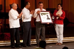 Entregan reconocimiento