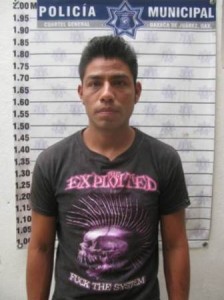 Uno de los tres detenidos