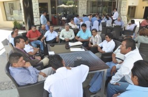 Diputados con habitantes de Santa Lucía