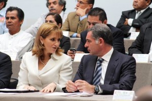 Gloria Guevara y Gabino Cué