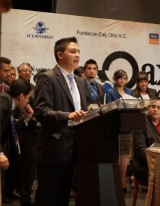 Gana concurso de oratoria y debate