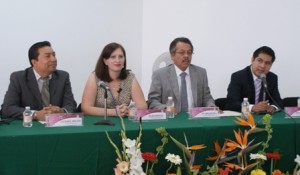 Capacitan a funcionarios electorales