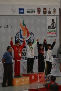 Logra medalla de oro