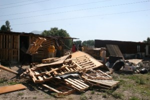 Destruyen viviendas irregulares