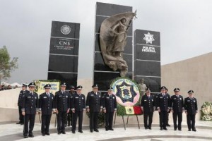 Honran memoria de policías caídos