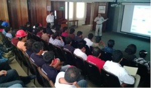 Visitan refinería de Pemex