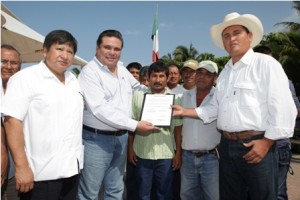 Firma Diconsa convenio con productores