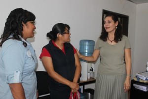 Apoyan a personas con discapacidad