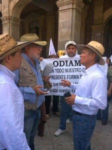 Recibe a integrantes de caminata