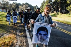 Familiares de normalistas desaparecidos