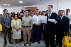 Se afilia como militante del PRD