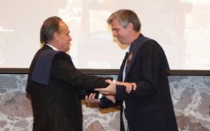 Investido Profesor Honorario Visitante de la UAEH