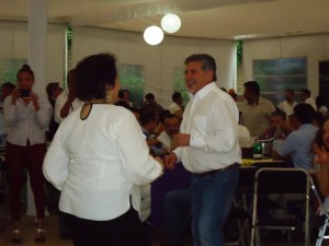 Pepe Toño Estefan Garfias inaugurando el bailongo