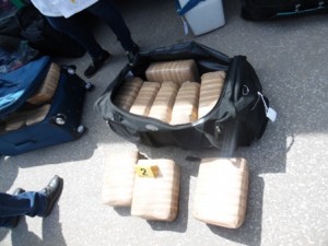 Decomisan marihuana en un autobús