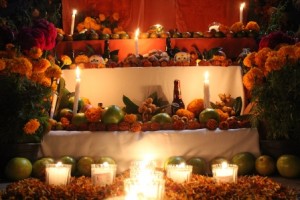 “Los visitantes que eligieron a la ciudad como destino turístico vivirán tracciones de muertos propias de Oaxaca”