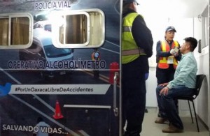 14 hombres y una mujer arrestados