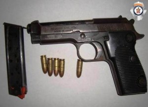 Portaban un arma, cargadores y cartuchos
