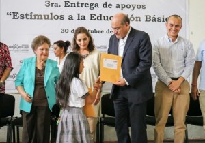 El objetivo es que niños terminen su educación primaria