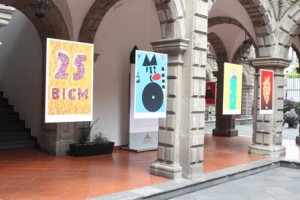 Los carteles muestran rastros de la cultura popular de México