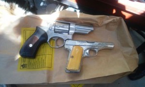 Decomisan dos armas de fuego