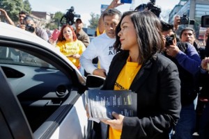 "El salario mínimo no cubre las necesidades básicas de la gente en el país", expresó.