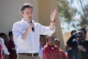 Dijo que recorre escuelas para conocer sus condiciones y dialogar con padres de familia y maestros