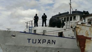 Los agentes federales localizaron, además, bidones, mangueras, herramientas y otros objetos.