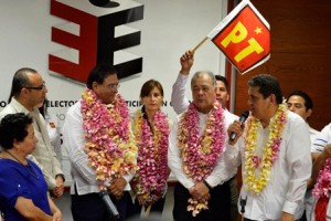 Registra candidatura al gobierno de Oaxaca