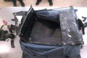 Mujer ocultaba en el doble fondo de su equipaje más de tres kilogramos de cocaína.