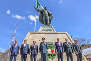 Ceremonia en el monumento al Patricio ubicado en el Cerro del Fortín.