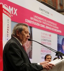 Hoy se busca “escribir lo que la gente quiera que se escriba”, afirmó Muñoz Ledo.