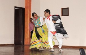 Realizan primera representación del Jarabe Mixteco como la pareja oficial 2016.