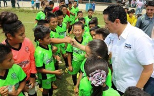 Candidato a gobernador de Quintana Roo por la Coalición PAN-PRD-UNE