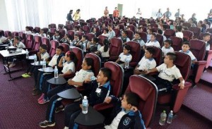 Asisten alumnos de primaria de La Ciénega, Zimatlán.