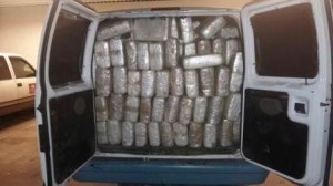 Los paquetes, el vehículo y el conductor quedaron a disposición del MP  federal.