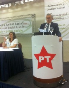 Irán Moreno aseguró que si se consuma la destitución de Rouseff, esto atentaría contra la democracia Brasileña.