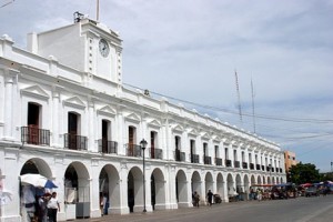 Autoridades y trabajadores municipales
