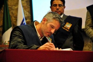 Manzano recibió la investidura como profesor honorario visitante.