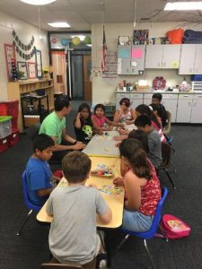 Atienden a escolares migrantes