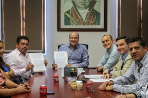 Autoridades municipales y sindicato