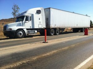 El vehículo fue detenido en la Carretera Nacional (690) Ensenada–El Chinero.