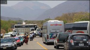 Obstruyen nueve carreteras